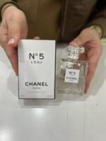 The Radiance of Modern Elegance: Chanel No. 5 L’Eau – A Luminous Reinterpretation of a Fragrance Icon - Image 4